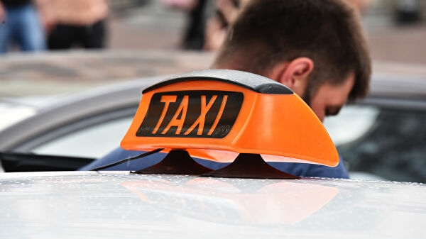 Названы самые удобные приложения такси в РФ