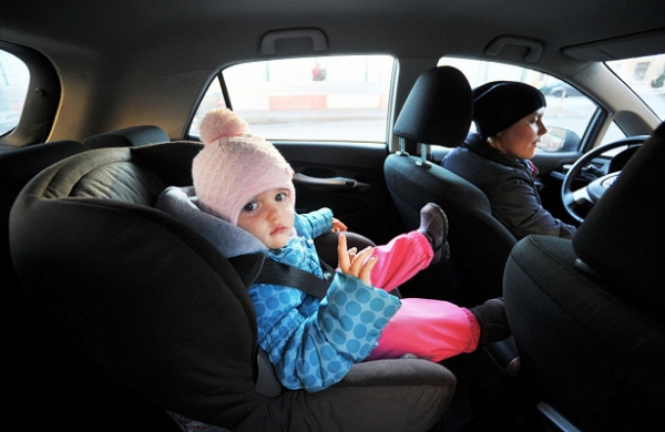 ГИБДД разрешила клеить на авто знак «Перевозка детей»