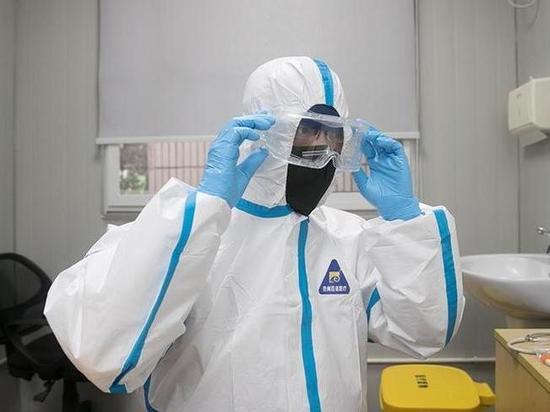 Роспотребнадзор выявил 100 человек с подозрениями на коронавирус
