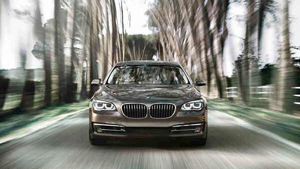 BMW и Mercedes заставят мир пересесть на электромобили