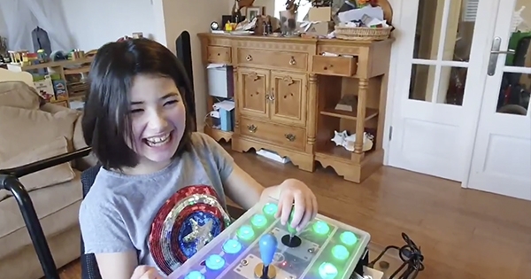 Отец собрал дочке-инвалиду специальный контроллер для Nintendo Switch