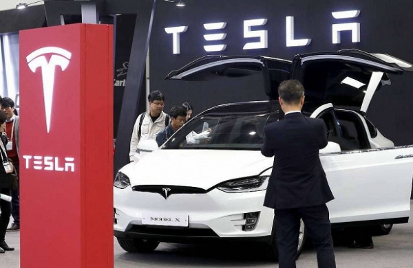 Tesla принялись разгоняться без участия водителей