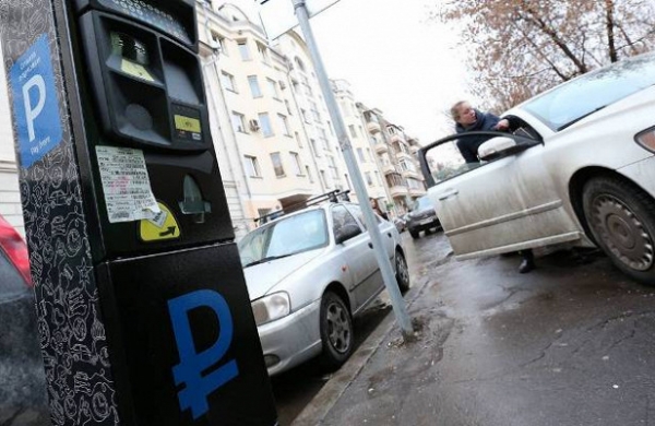Москвичам рассказали о бесплатной парковке в 2020 году