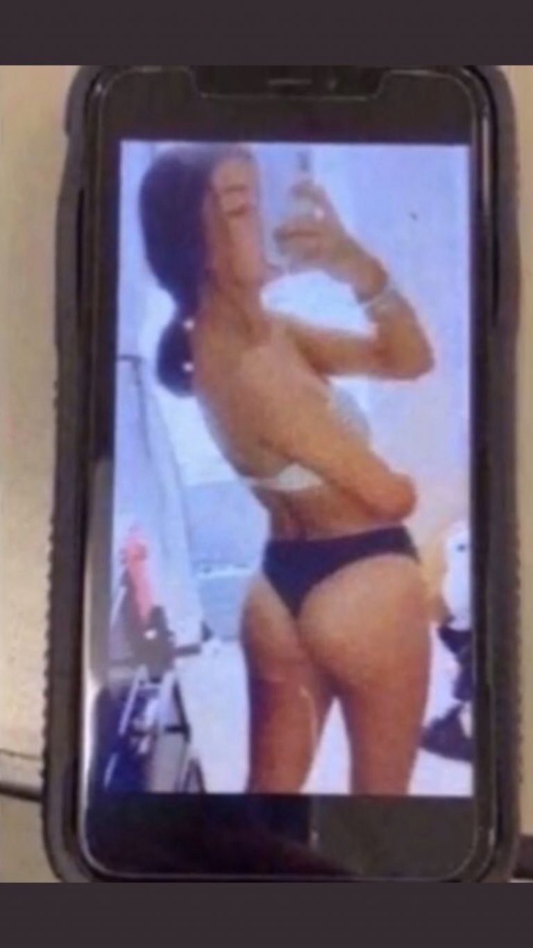 Чарли Дамелио слив фото голая попа.