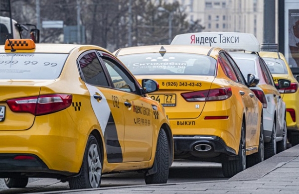 Московским таксистам ограничат время работы