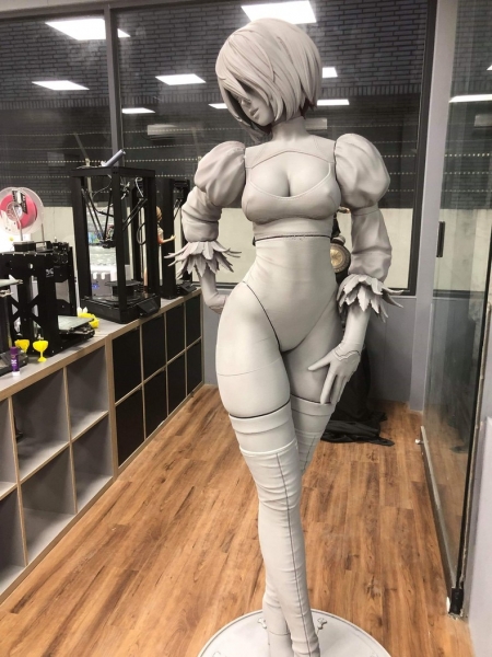 Фанат сделал статую девушки мечты из Nier: Automata в полный рост
