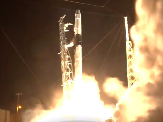 Ракета-носитель Falcon 9 стартовала с кораблем Dragon во Флориде