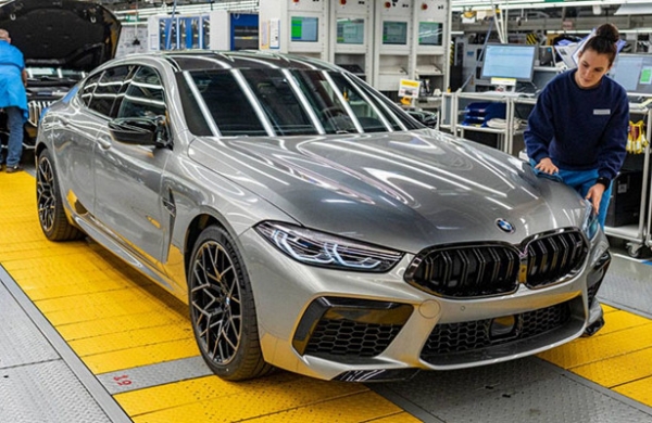 BMW «замораживает» свои цены в России