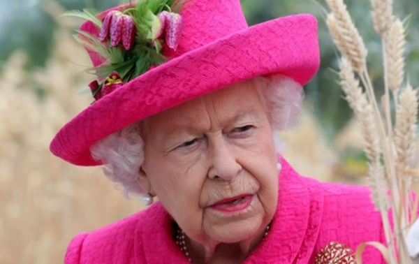 Елизавета ІІ обратилась к британцам в связи с коронавирусом 