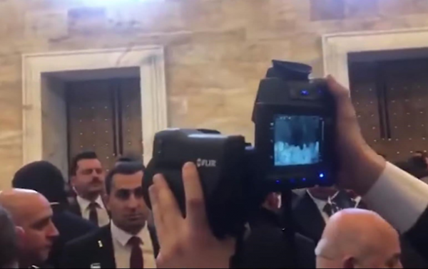 Охрана Эрдогана проверяла в парламенте людей тепловой камерой