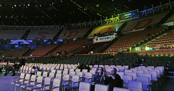 В Польше прошел самый странный крупный турнир по CS:GO — на трибунах совсем не было зрителей