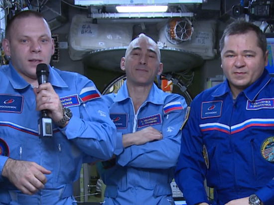 Члены экипажа МКС поздравили землян с Днем космонавтики