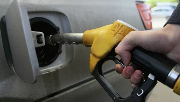 Кабмин планирует запретить импорт дешевого бензина