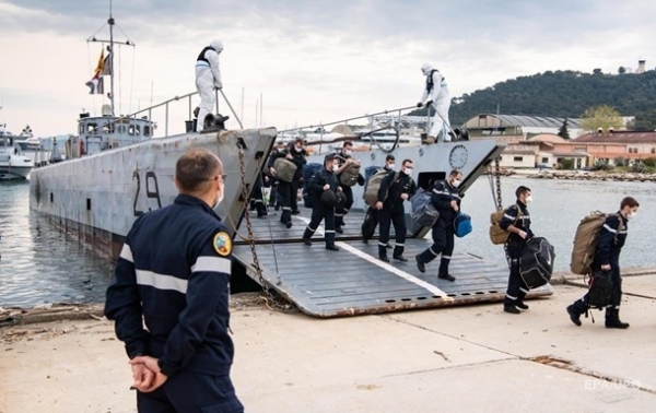 На авианосце ВМС Франции коронавирусом заразились 940 моряков