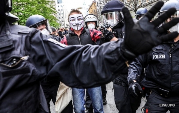 В Берлине на акции протеста задержали более 100 человек 