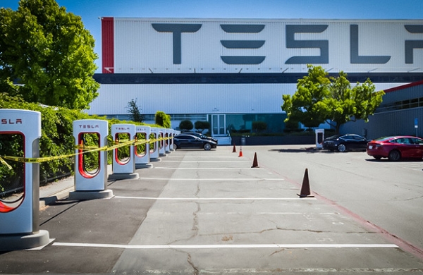 Tesla открыла завод в Калифорнии, несмотря на запрет властей