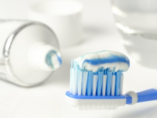 ВОЗ обнародовала исследование: почти половина российских подростков не чистит зубы
