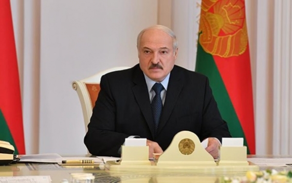 Лукашенко решил не отменять в Беларуси парад на 9 мая