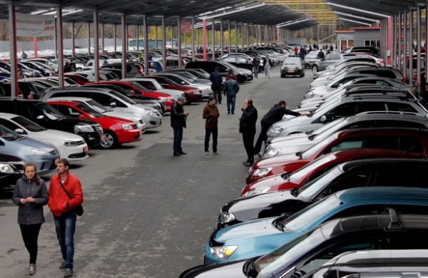 Россияне стали реже выставлять на продажу автомобили