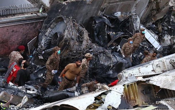 Крушение самолета в Пакистане