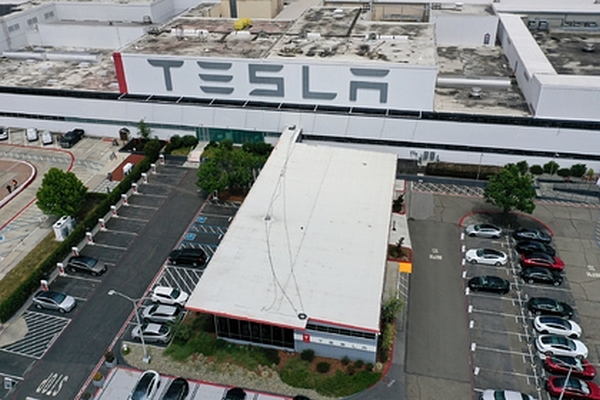 Tesla пошла на уступки в Европе ради скандальной фабрики