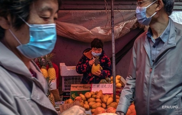 На рынке в Пекине выявили десятки носителей коронавируса
