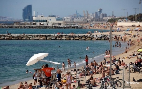 Пляжи Испании массово закрылись из-за нарушения социальной дистанции