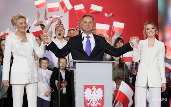 Экзитпол показывает победу Дуды на выборах президента в Польше 
