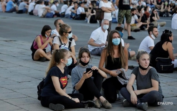 В Сербии проходят антикарантинные сидячие протесты