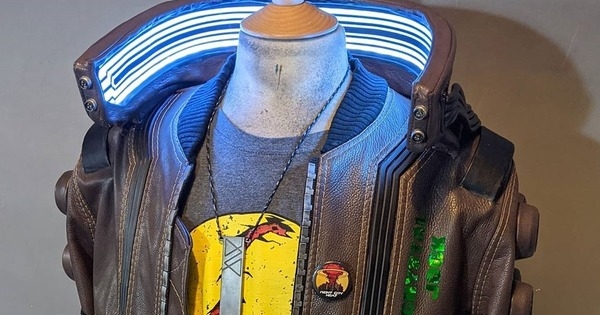 Косплеер создал идеальную куртку из Cyberpunk 2077. На это ушло 400 часов