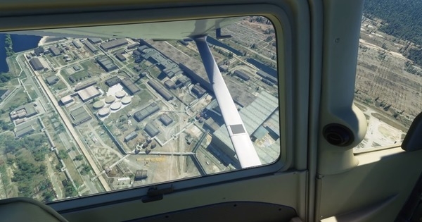 Геймер пролетел над Чернобылем в Microsoft Flight Simulator и заметил странный автомобиль