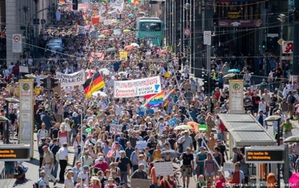COVID-19: в Берлине массовые протесты из-за карантинных ограничений