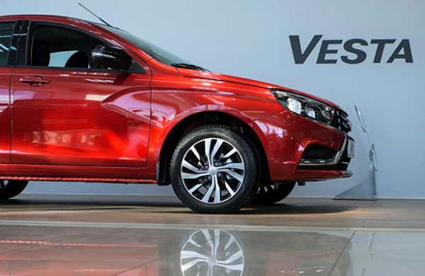 Появились первые изображения новой Lada Vesta