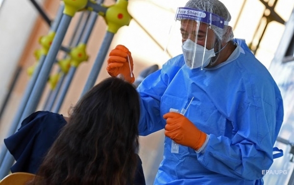 Инфицированные COVID-19 мигранты покусали итальянских врачей