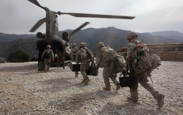 США в два раза сокращают контингент в Афганистане