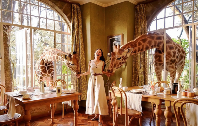Отель с жирафами в Кении