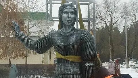 Памятник Аленке в Нововоронеже