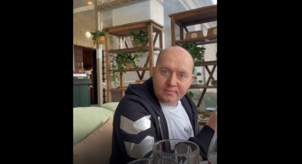 Гарик Харламов позлил евшего курицу Сергея Бурунова