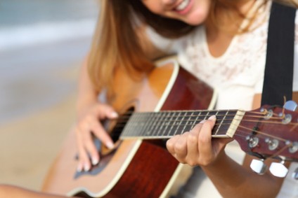 Несколько приемов, чтобы научиться играть на гитаре легко и быстро