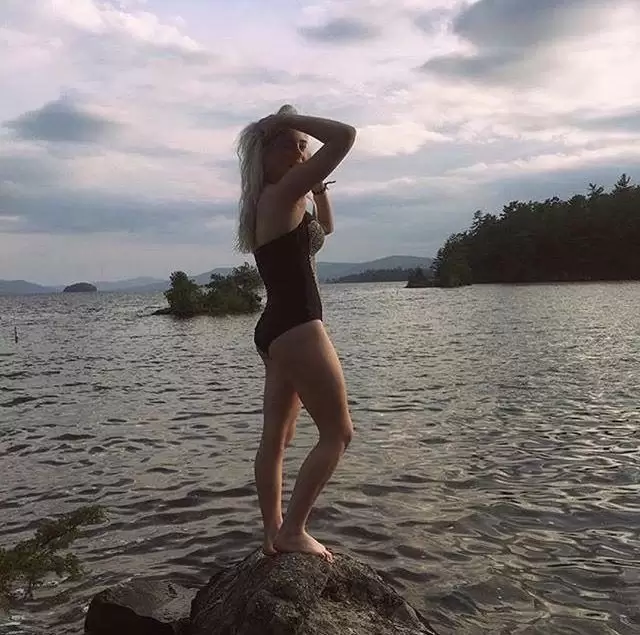 Билли Айлиш горячие фото в купальнике