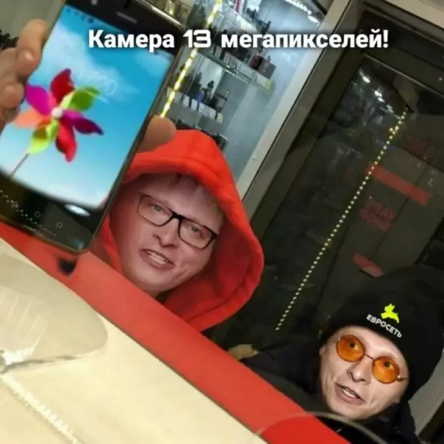 Школьники в вейпшопе