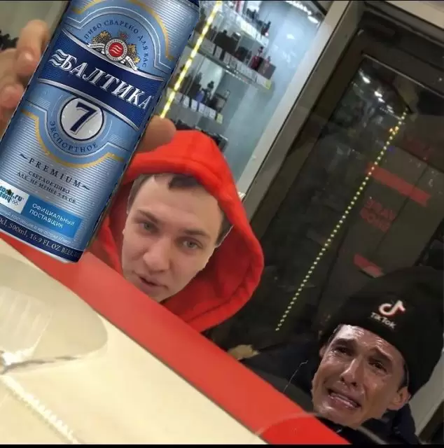 Школьники в вейпшопе